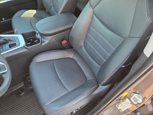 Used 2023 Toyota RAV4 XLE Premium image 13