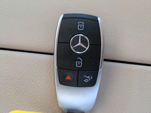Certified 2021 Mercedes-Benz GLC 300 image 30