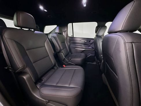 Used 2025 Chevrolet Traverse Z71 image 32