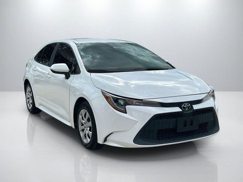 Used 2021 Toyota Corolla LE FWD image 3