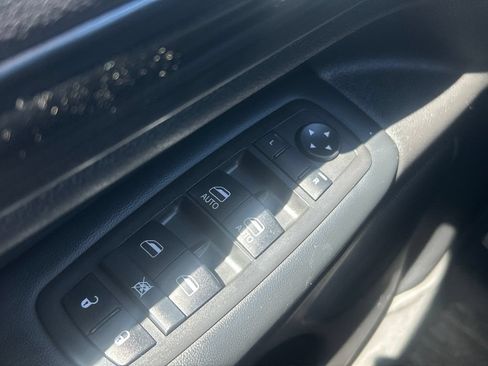 Used 2021 Jeep Grand Cherokee Laredo X AWD/4WD image 12