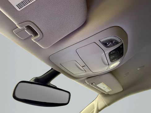 Used 2024 Chrysler Pacifica Touring-L FWD image 27