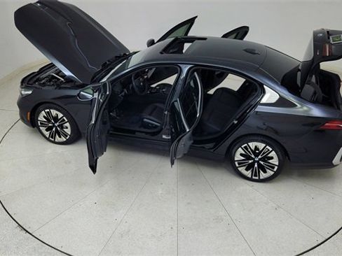 Used 2025 BMW 540i xDrive image 88
