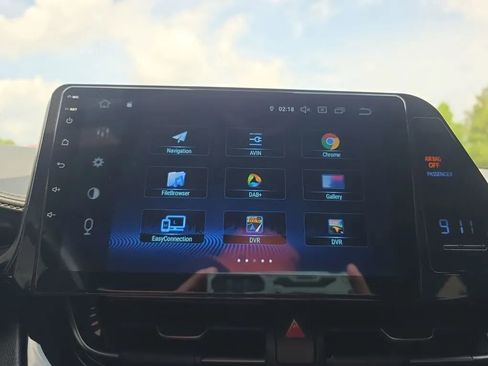 Used 2018 Toyota C-HR XLE FWD image 26