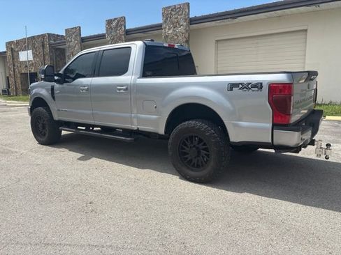 Used 2022 Ford F250 Lariat w/ Black Appearance Package AWD/4WD image 5