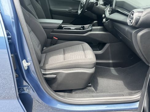 Used 2025 Chevrolet Equinox LT FWD image 13