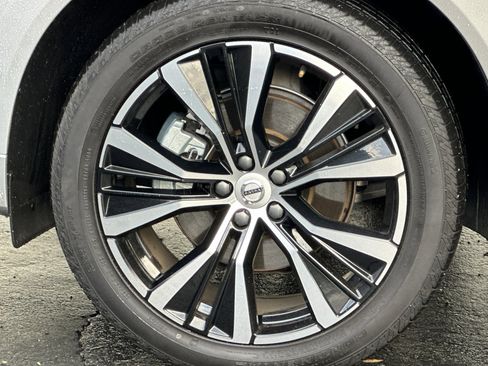 Certified 2025 Volvo XC60 B5 Plus image 34