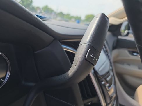 Used 2019 Cadillac Escalade ESV Premium Luxury RWD image 24