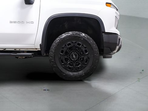 Used 2024 Chevrolet Silverado 2500 LT w/ Convenience Package AWD/4WD image 7