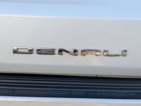 Used 2023 GMC Yukon XL Denali Ultimate image 12