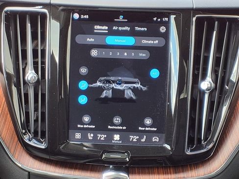Certified 2023 Volvo XC60 B5 Plus w/ Climate Package AWD/4WD image 18