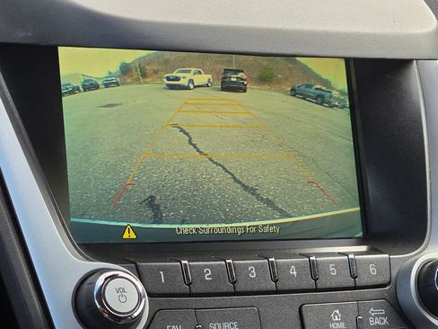 Used 2017 Chevrolet Equinox LT w/ Convenience Package image 9