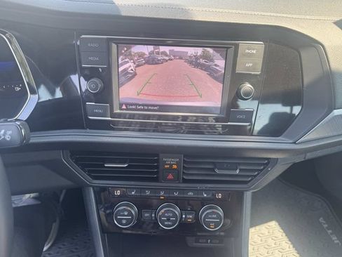 Used 2023 Volkswagen Jetta SE w/ Panoramic Sunroof Package FWD image 19