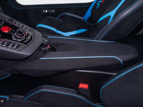 Used 2021 Lamborghini Aventador SVJ image 40