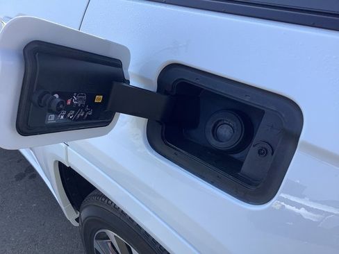 Used 2023 Jeep Grand Cherokee L Overland w/ Advanced Protech Group III image 24