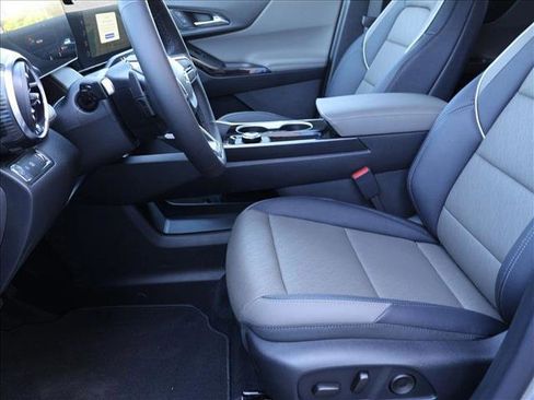 New 2026 Chevrolet Equinox LT w/ Convenience Package II FWD image 4