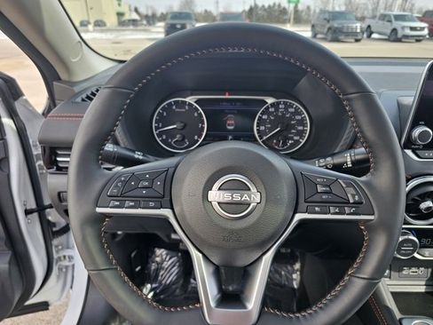 Used 2025 Nissan Sentra SR w/ SR Premium Package image 18