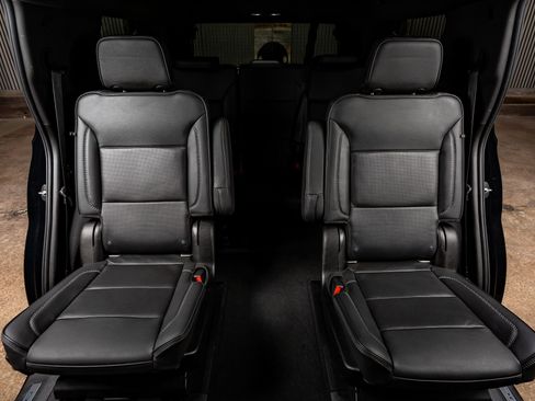 Used 2021 GMC Yukon Denali w/ Denali Premium Package image 34