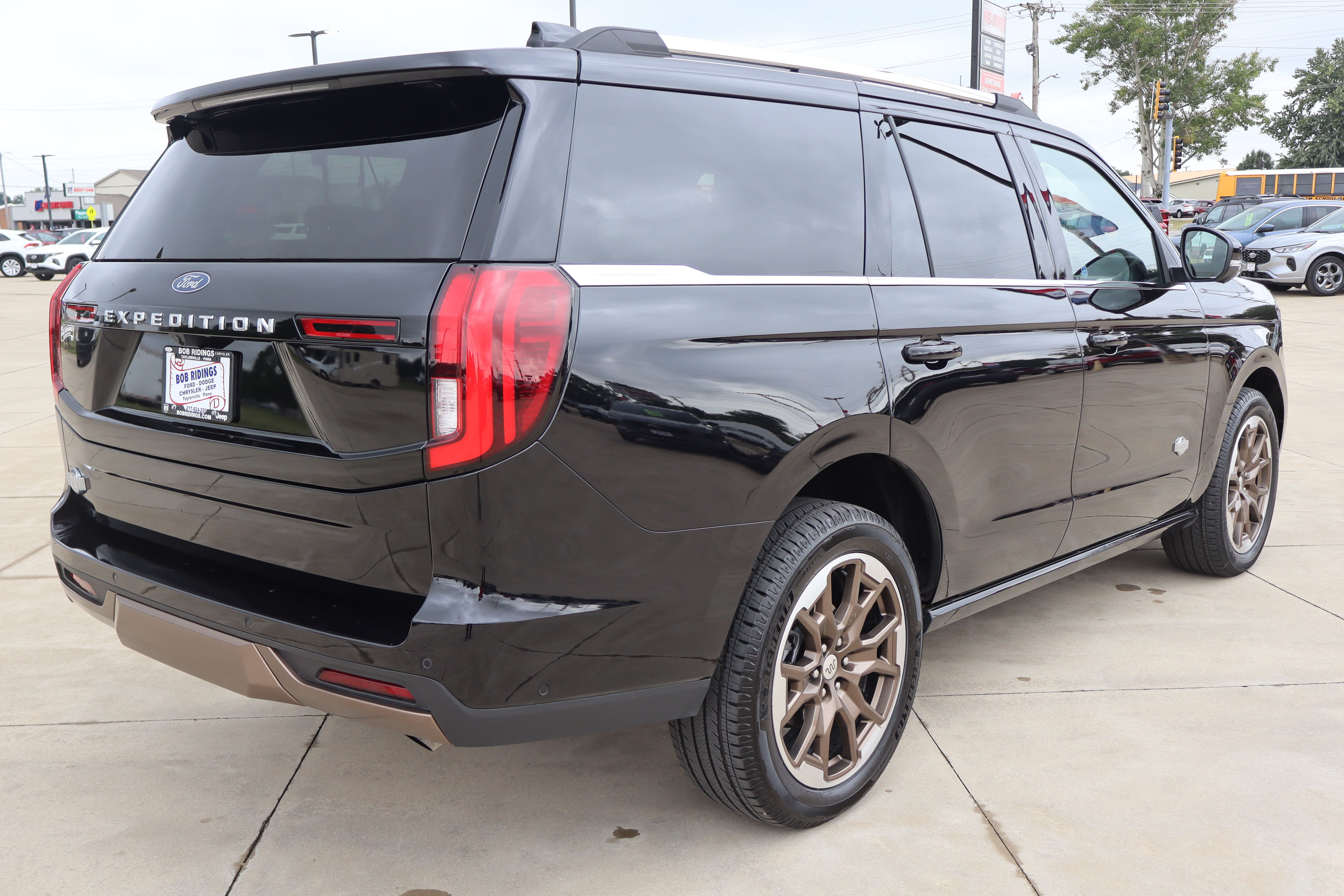 Used 2025 Ford Expedition King Ranch AWD/4WD image 5