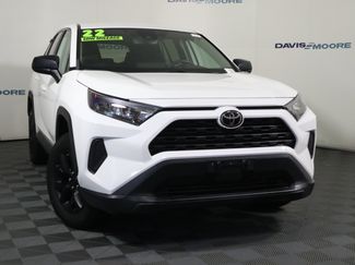 Used 2022 Toyota RAV4 LE video 2
