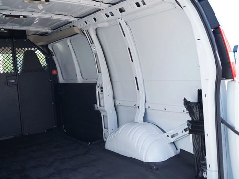 Used 2025 Chevrolet Express 2500 w/ Communications Package RWD image 13