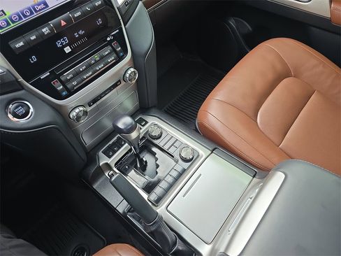 Used 2021 Toyota Land Cruiser image 25