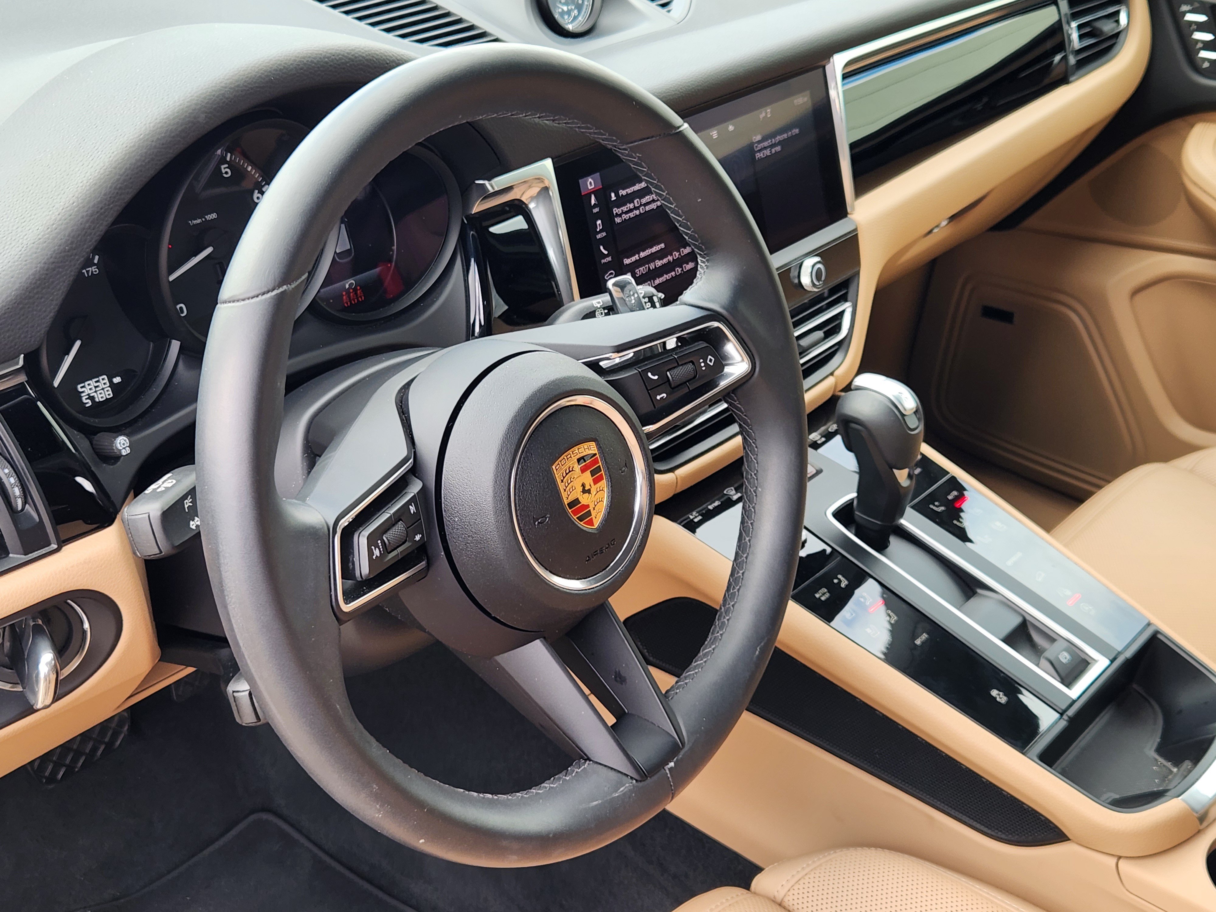 Certified 2026 Porsche Macan AWD/4WD image 4