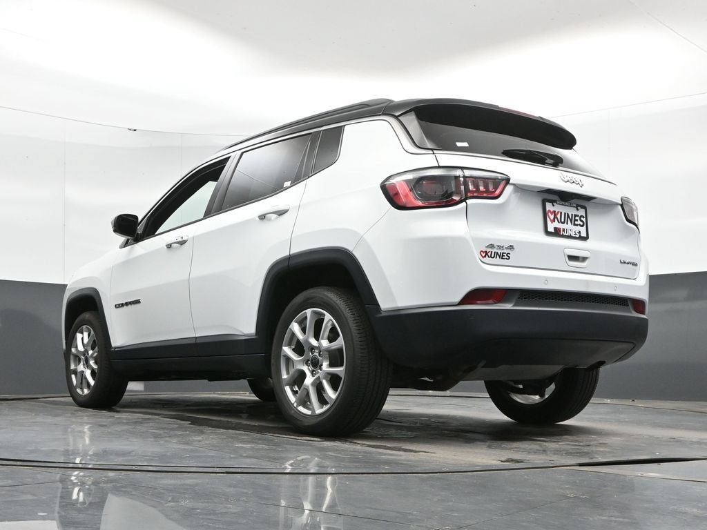Used 2025 Jeep Compass Limited AWD/4WD image 47