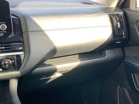 Used 2025 Nissan Pathfinder SV image 37