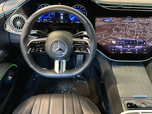 Used 2022 Mercedes-Benz EQS 580 4MATIC Sedan image 4