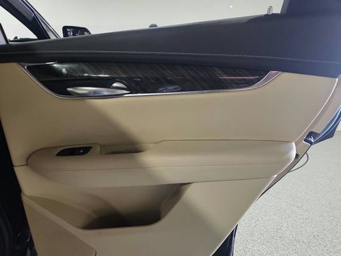 Used 2017 Cadillac XT5 FWD image 24