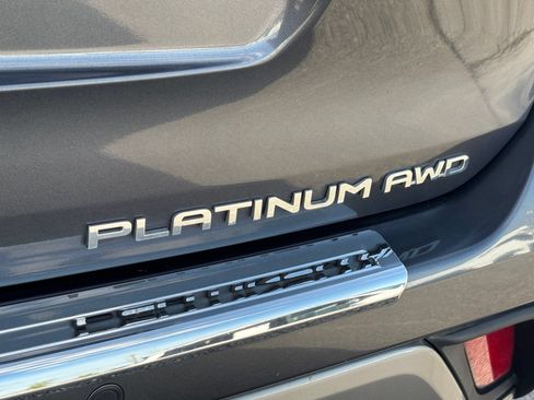 Used 2024 Toyota Highlander Platinum AWD/4WD image 14