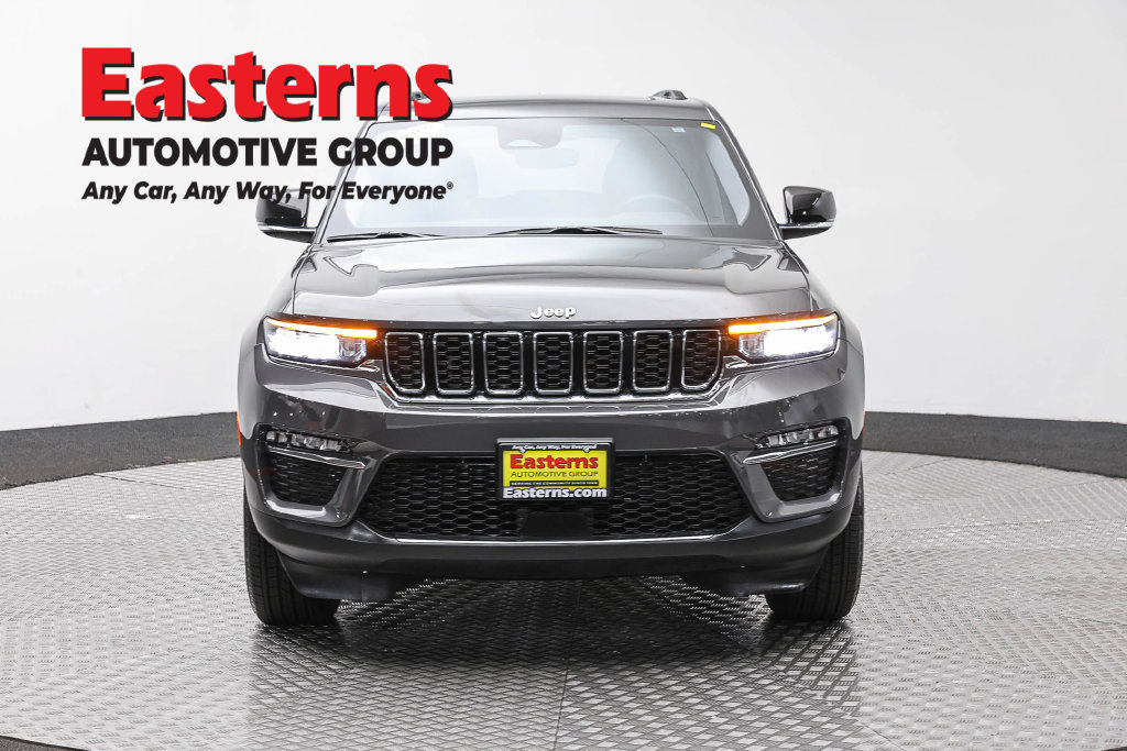 Used 2023 Jeep Grand Cherokee Limited AWD/4WD image 3