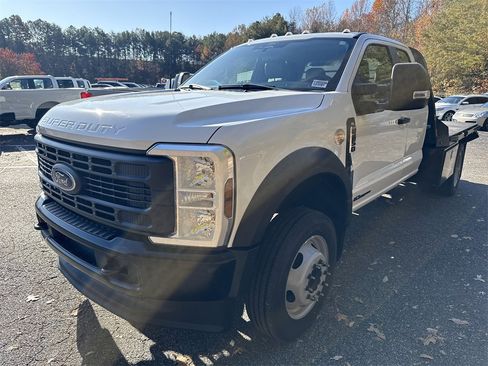 Used 2024 Ford F550 4x4 SuperCab Super Duty image 3
