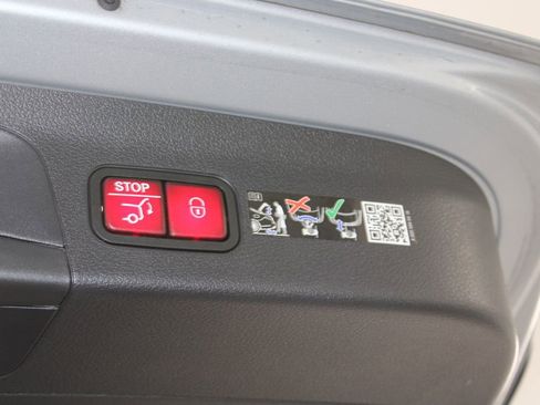 Used 2025 Mercedes-Benz GLS 450 4MATIC image 14