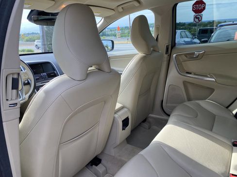 Used 2015 Volvo XC60 T6 w/ Proximity Package AWD/4WD image 13