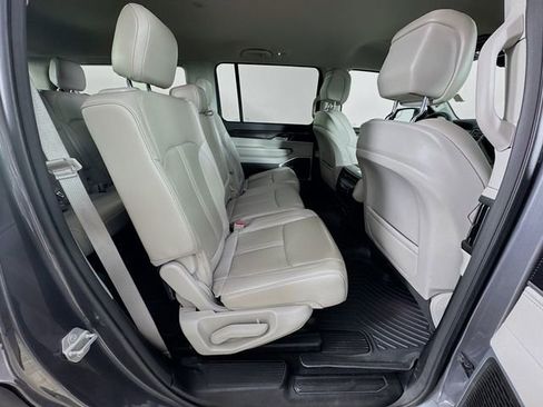 Used 2023 Jeep Wagoneer 4WD image 34