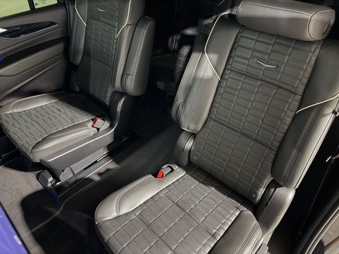 Certified 2024 Cadillac Escalade ESV V AWD/4WD image 37