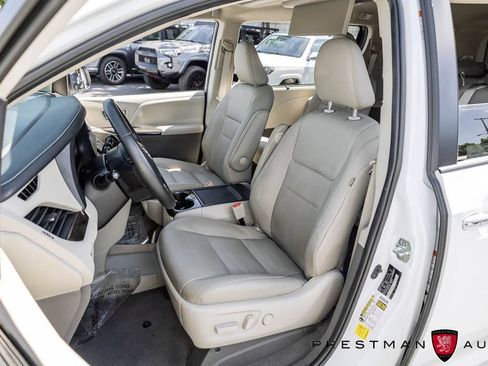 Used 2020 Toyota Sienna XLE Premium FWD image 23