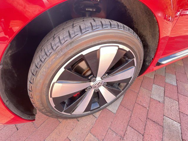 Used 2012 Volkswagen Beetle 2.0T FWD image 27