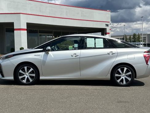 Used 2020 Toyota Mirai FWD image 9