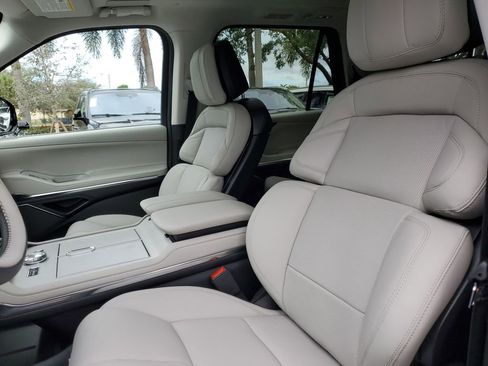 New 2025 Lincoln Navigator L Reserve AWD/4WD image 23