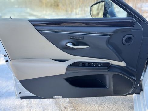 Used 2019 Lexus ES 350 w/ Premium Package image 8