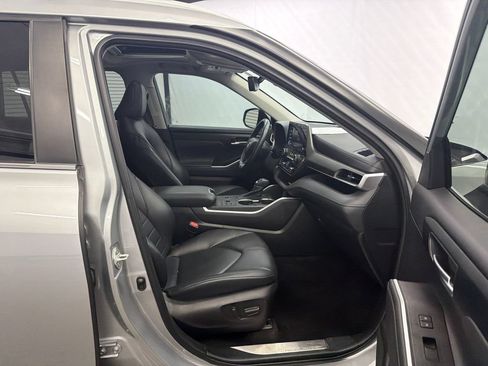 Used 2023 Toyota Highlander XLE FWD image 14