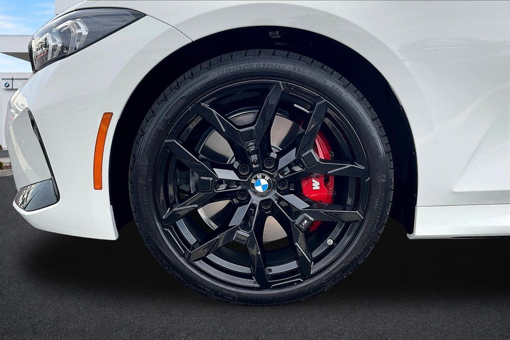 Certified 2026 BMW 330i xDrive Sedan w/ M Sport Package AWD/4WD image 33