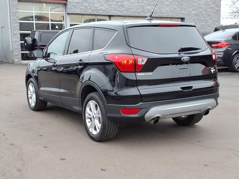 Used 2019 Ford Escape SE image 3