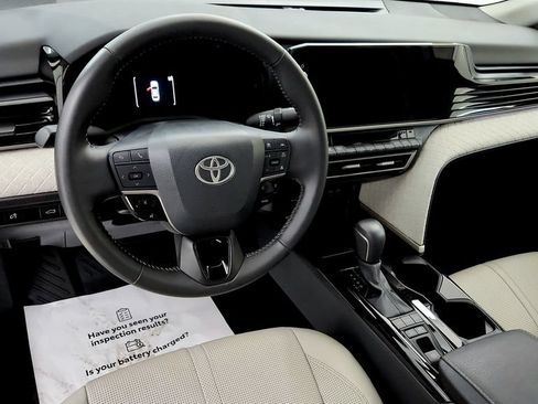 Used 2025 Toyota Camry XLE AWD/4WD image 21