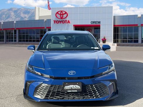 Used 2025 Toyota Camry SE FWD image 2