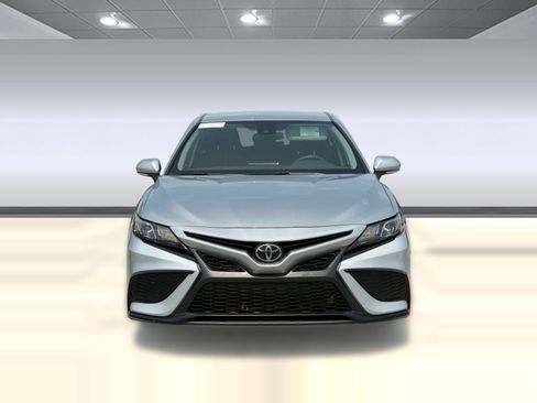 Used 2023 Toyota Camry SE FWD image 6