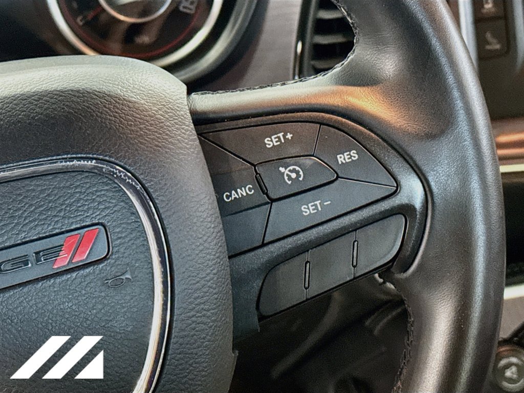 Used 2015 Dodge Challenger SXT RWD image 13